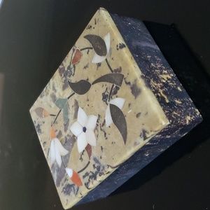 Anglo-Raj Marble Stone Inlay Box Made in India 4in x 3in x. 1.5in Vintage